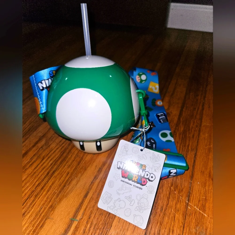 NWT Super Nintendo World Green Mushroom Sipper Cup W Lanyard